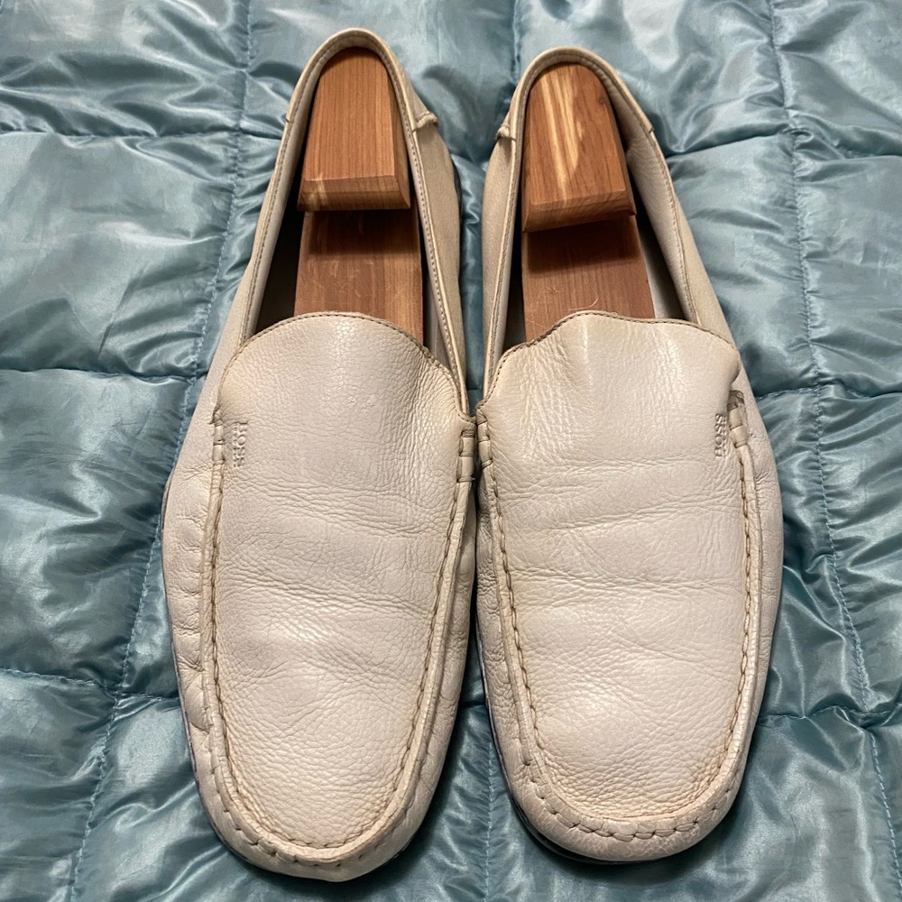 Men’s Hugo Boss Leather Loafers Sz 9 in Excellent Condition. Retail $200